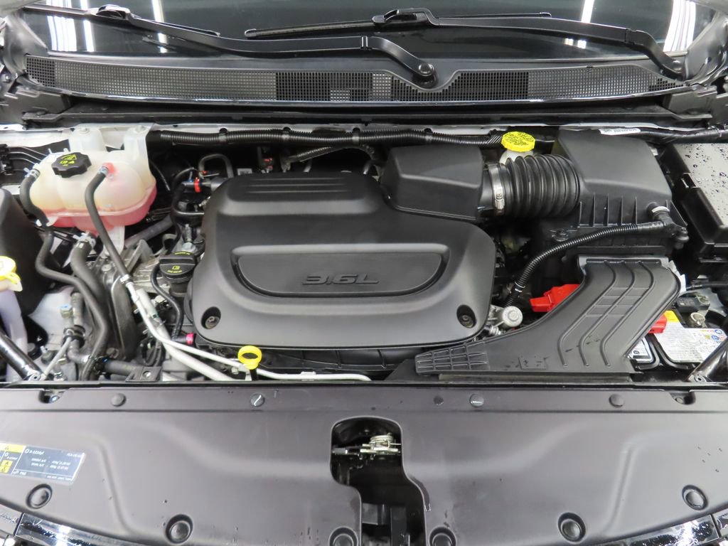 Used 2024 Chrysler Pacifica Limited FWD image 28
