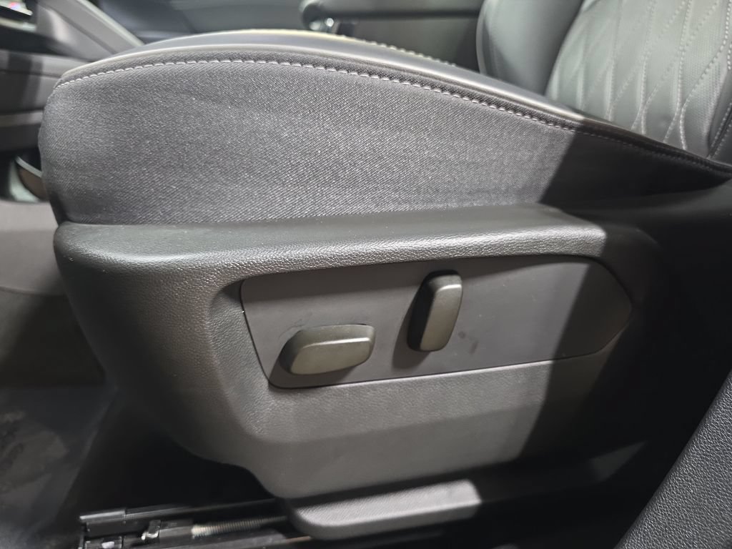 Used 2023 Buick Envision Avenir AWD/4WD image 31