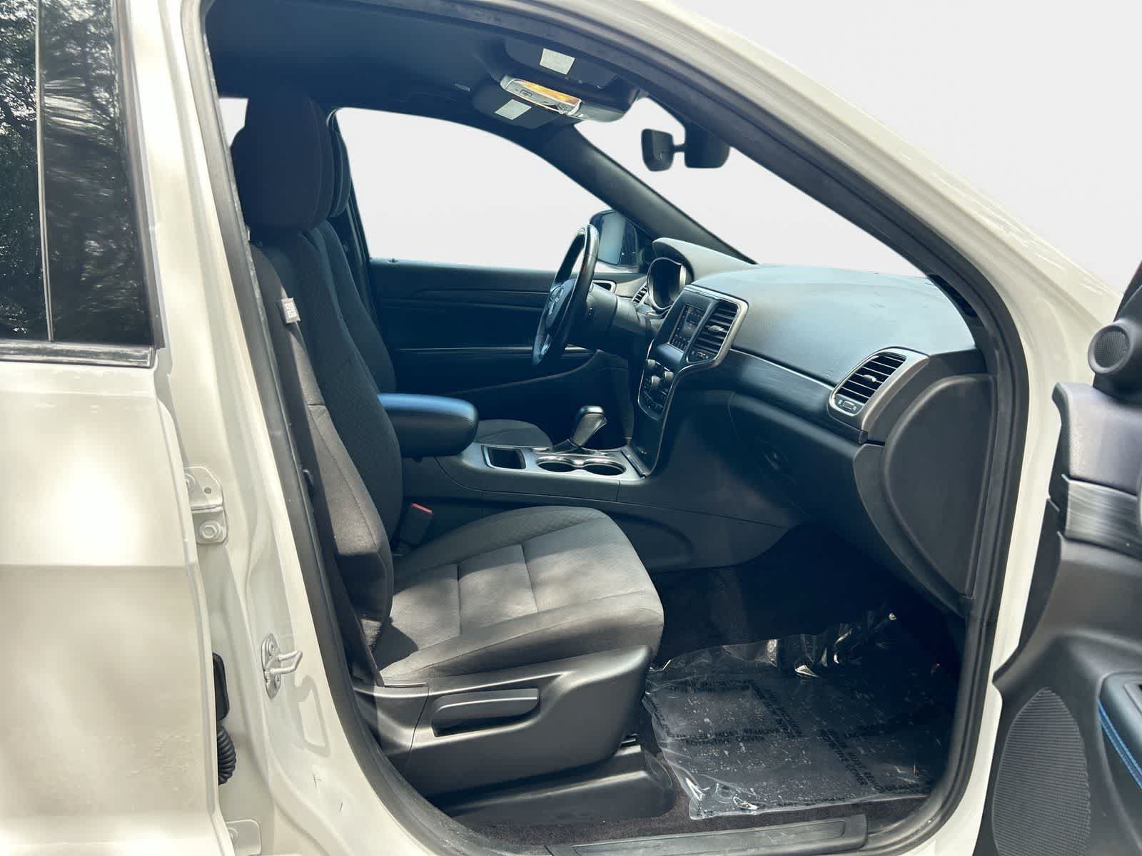 Used 2019 Jeep Grand Cherokee Laredo RWD image 14