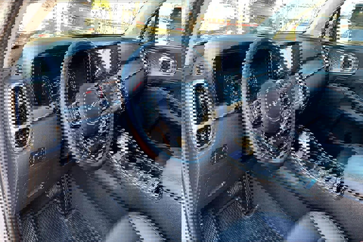 Used 2022 Kia Sorento SX image 2