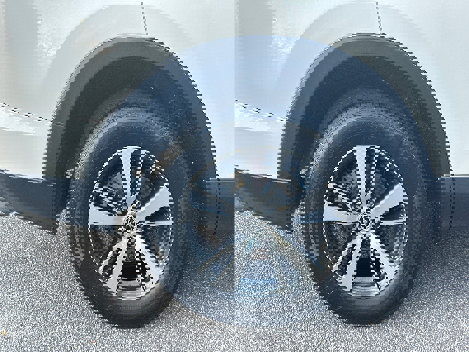 Used 2018 Toyota RAV4 XLE image 17