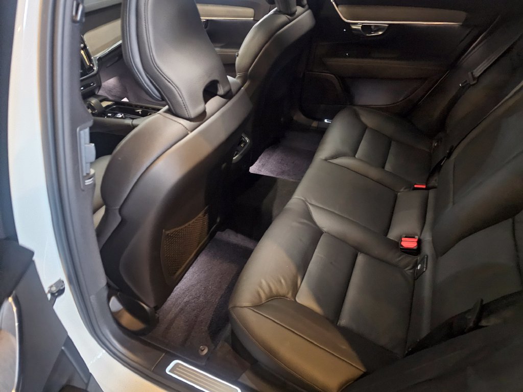 Certified 2025 Volvo V90 B6 Cross Country Plus AWD/4WD image 12