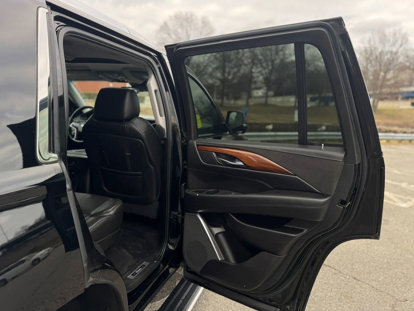 Used 2017 Cadillac Escalade Premium Luxury AWD/4WD image 13