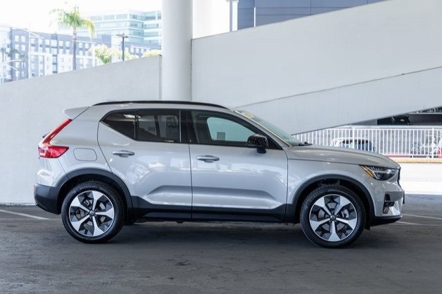 New 2025 Volvo XC40 B5 Plus image 11