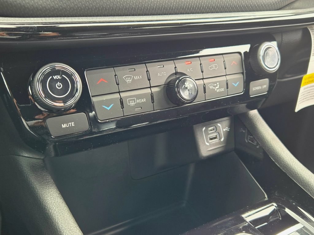 New 2026 Jeep Compass Latitude AWD/4WD image 31