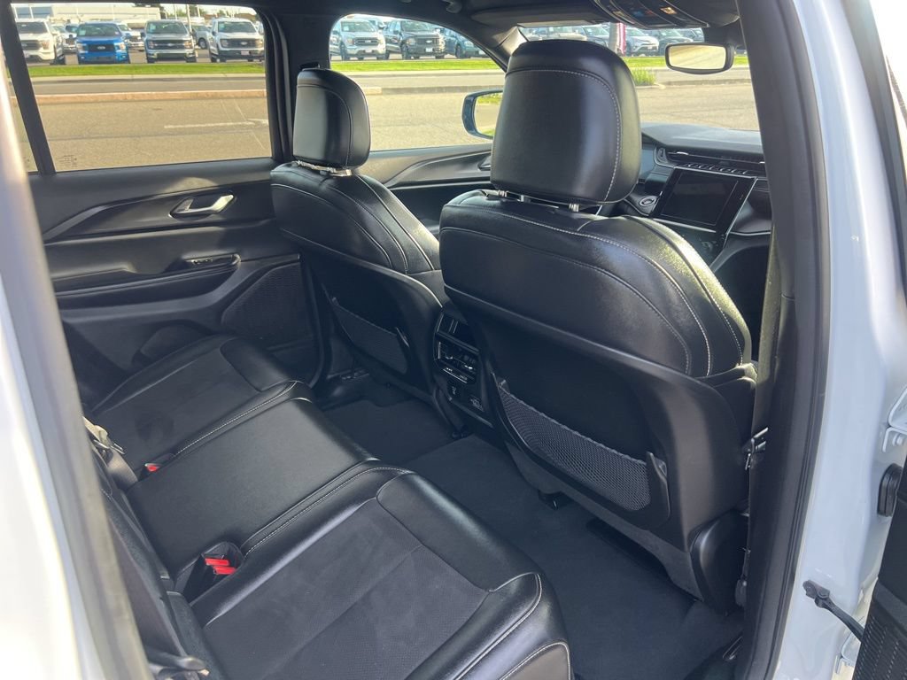 Used 2024 Jeep Grand Cherokee Altitude RWD image 40