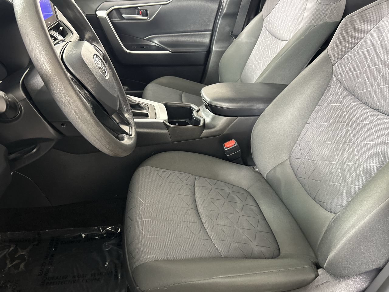 Used 2025 Toyota RAV4 XLE FWD image 21