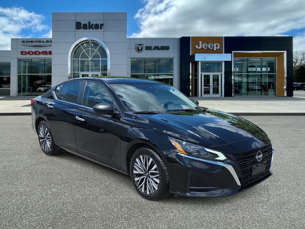 Used 2024 Nissan Altima 2.5 SV