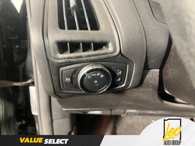 Used 2014 Ford Focus SE w/ SE Winter Package FWD image 11