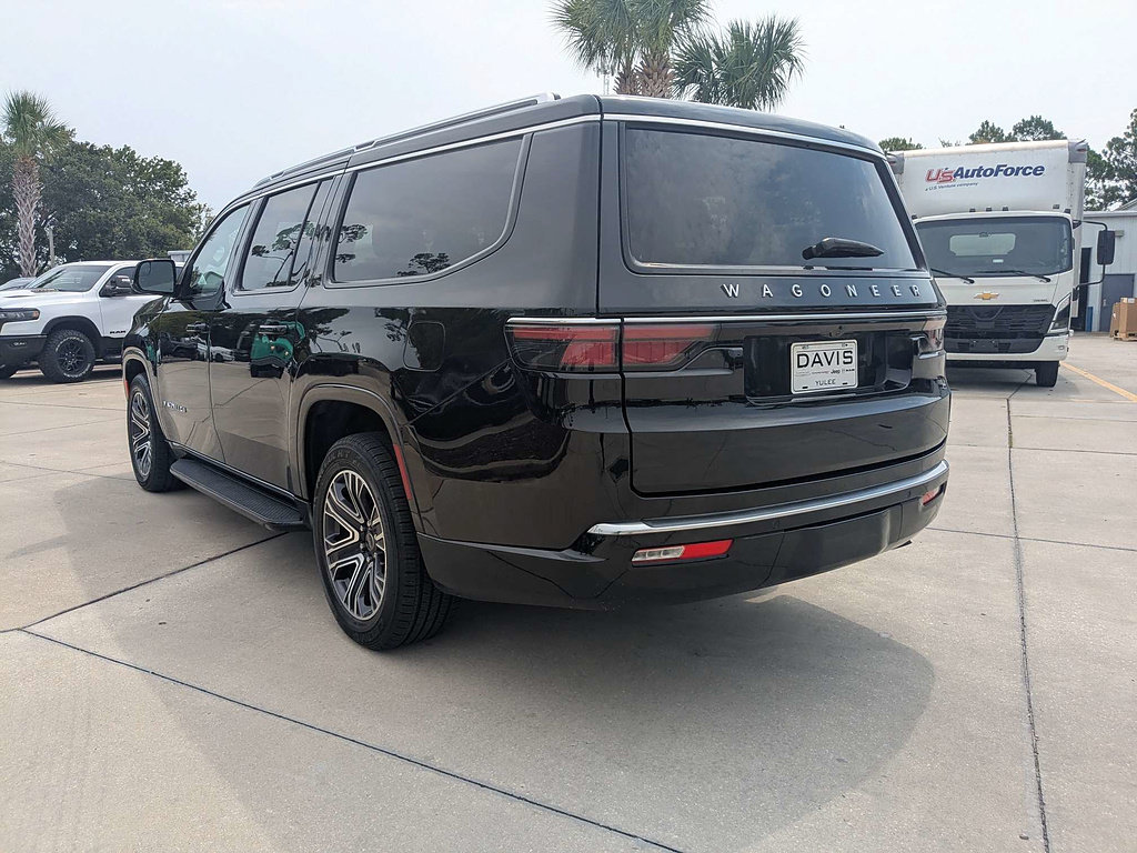 Certified 2025 Jeep Wagoneer L Series II w/ 8-pass Seating Package AWD/4WD image 5