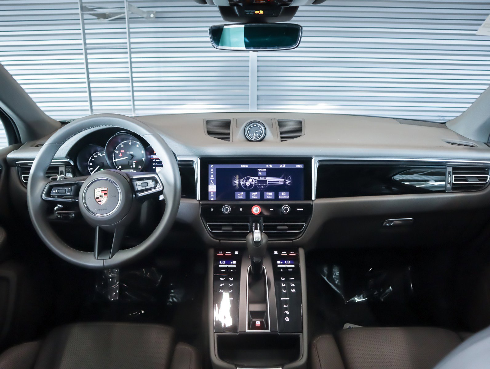 Certified 2025 Porsche Macan image 15