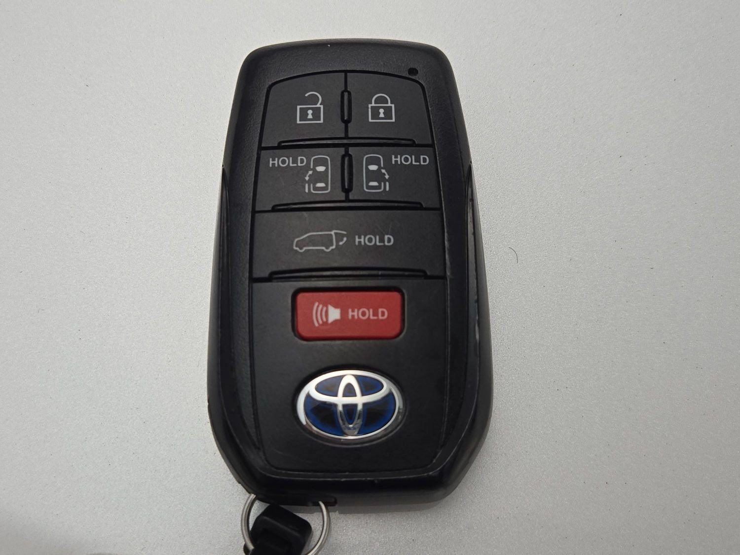 Certified 2025 Toyota Sienna Limited FWD image 33