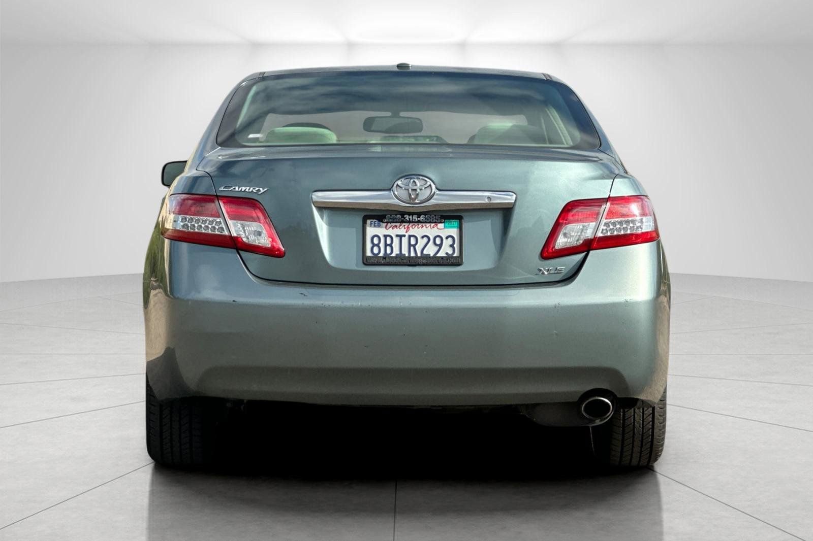 Used 2011 Toyota Camry XLE FWD image 4