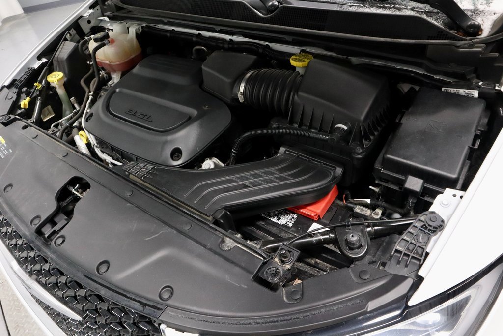 Used 2023 Chrysler Pacifica Touring-L image 19