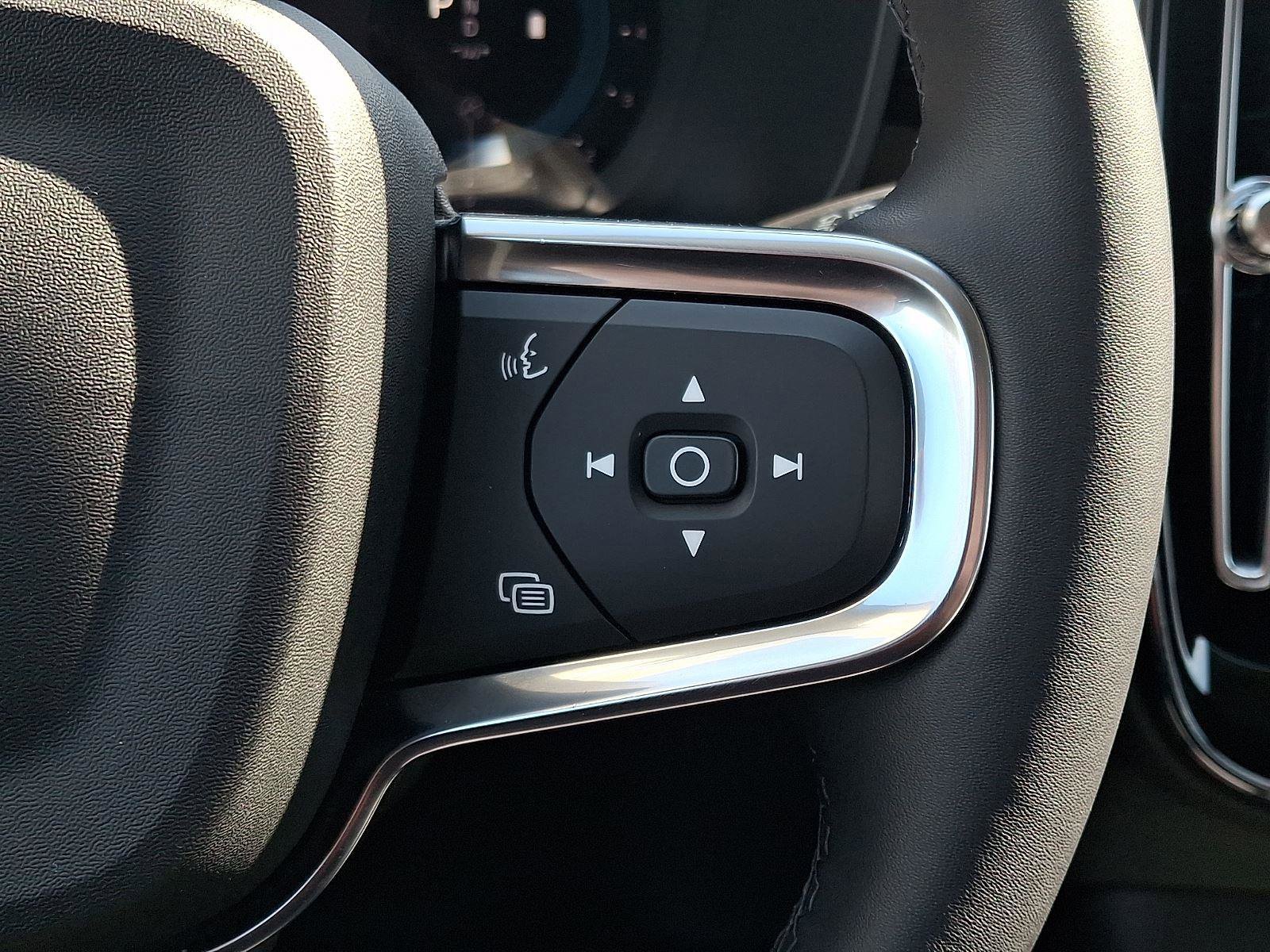 Certified 2023 Volvo XC40 B5 Core w/ Convenience Package image 23