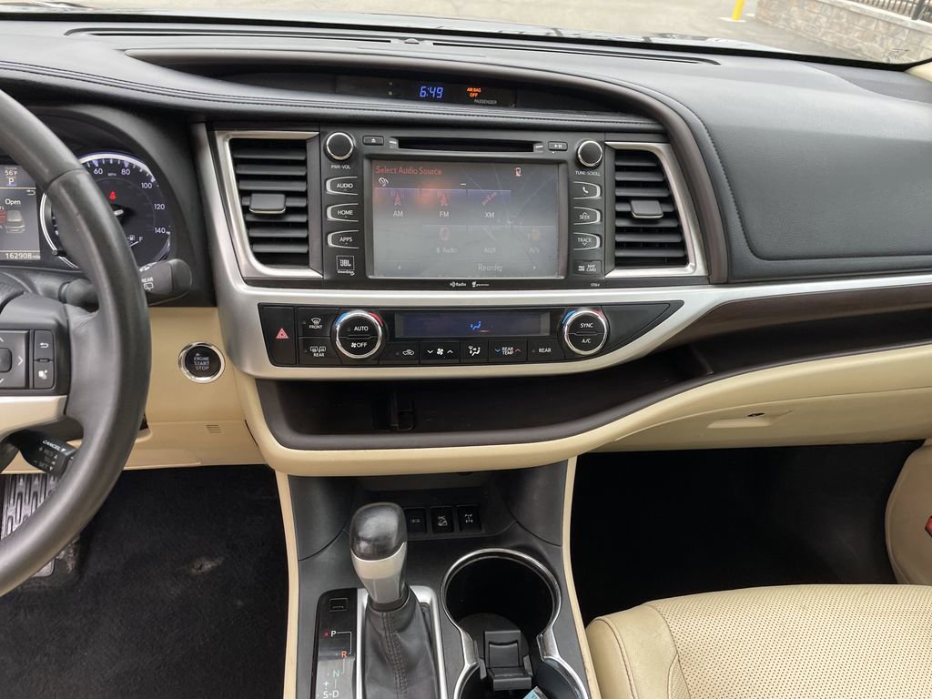 Used 2014 Toyota Highlander Limited image 17