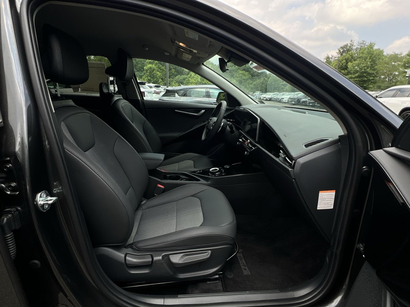 Used 2025 Kia Niro EX w/ EX Cold Weather Package FWD image 34