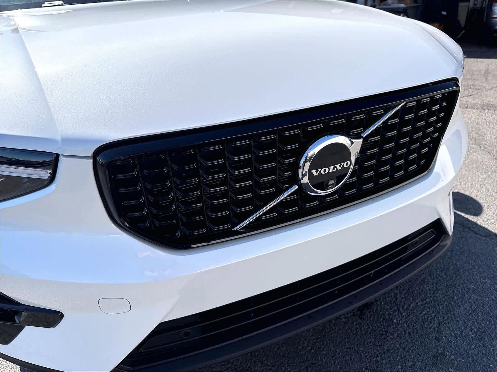 Used 2026 Volvo XC40 B5 Plus w/ Protection Package Premier AWD/4WD image 33