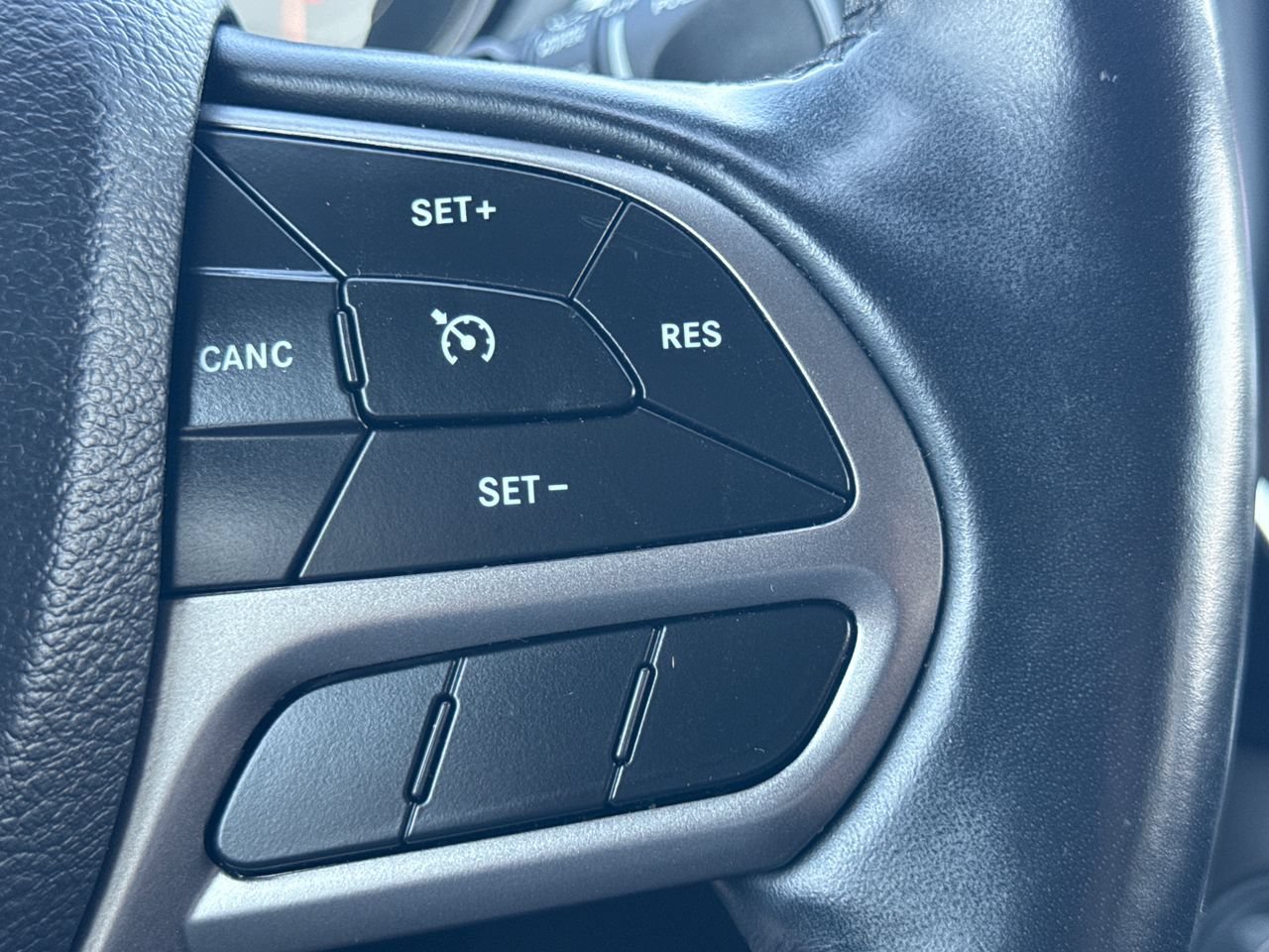 Used 2020 Jeep Cherokee Latitude Plus w/ Cold Weather Group AWD/4WD image 26