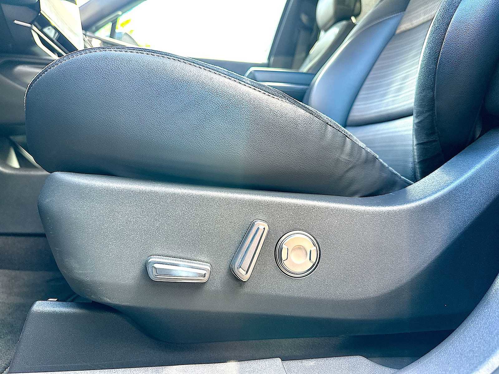 Used 2024 Lincoln Nautilus Reserve w/ Equipment Group 202A image 6