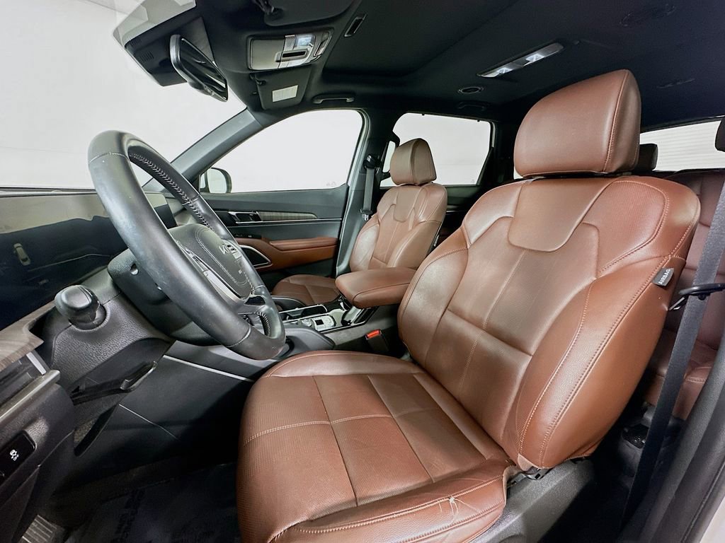 Used 2023 Kia Telluride EX w/ EX Captain's Chair Package image 16