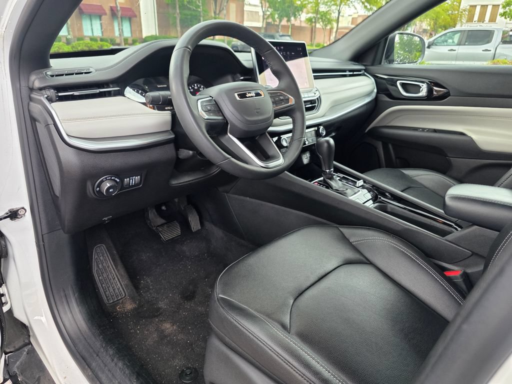 Used 2025 Jeep Compass Limited AWD/4WD image 11