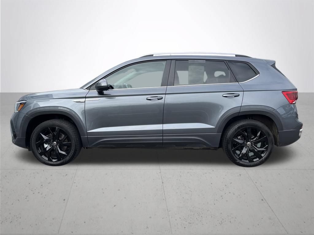 Used 2023 Volkswagen Taos SE w/ Panoramic Sunroof Package FWD image 8