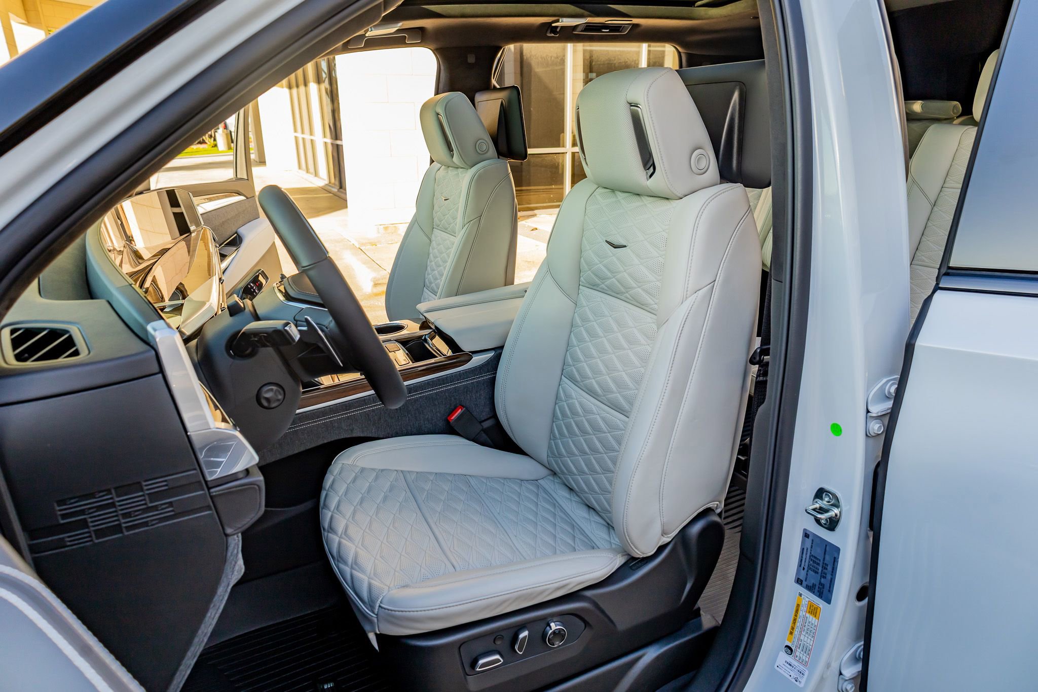 Used 2026 Cadillac Escalade Platinum Sport w/ LPO, ONYX Package image 30