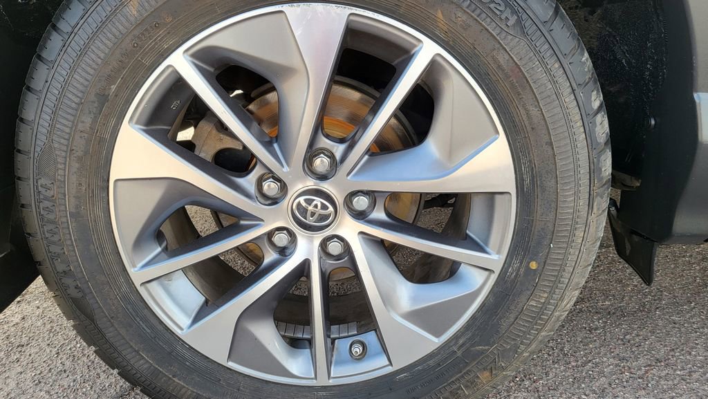 Used 2017 Toyota RAV4 XLE image 15