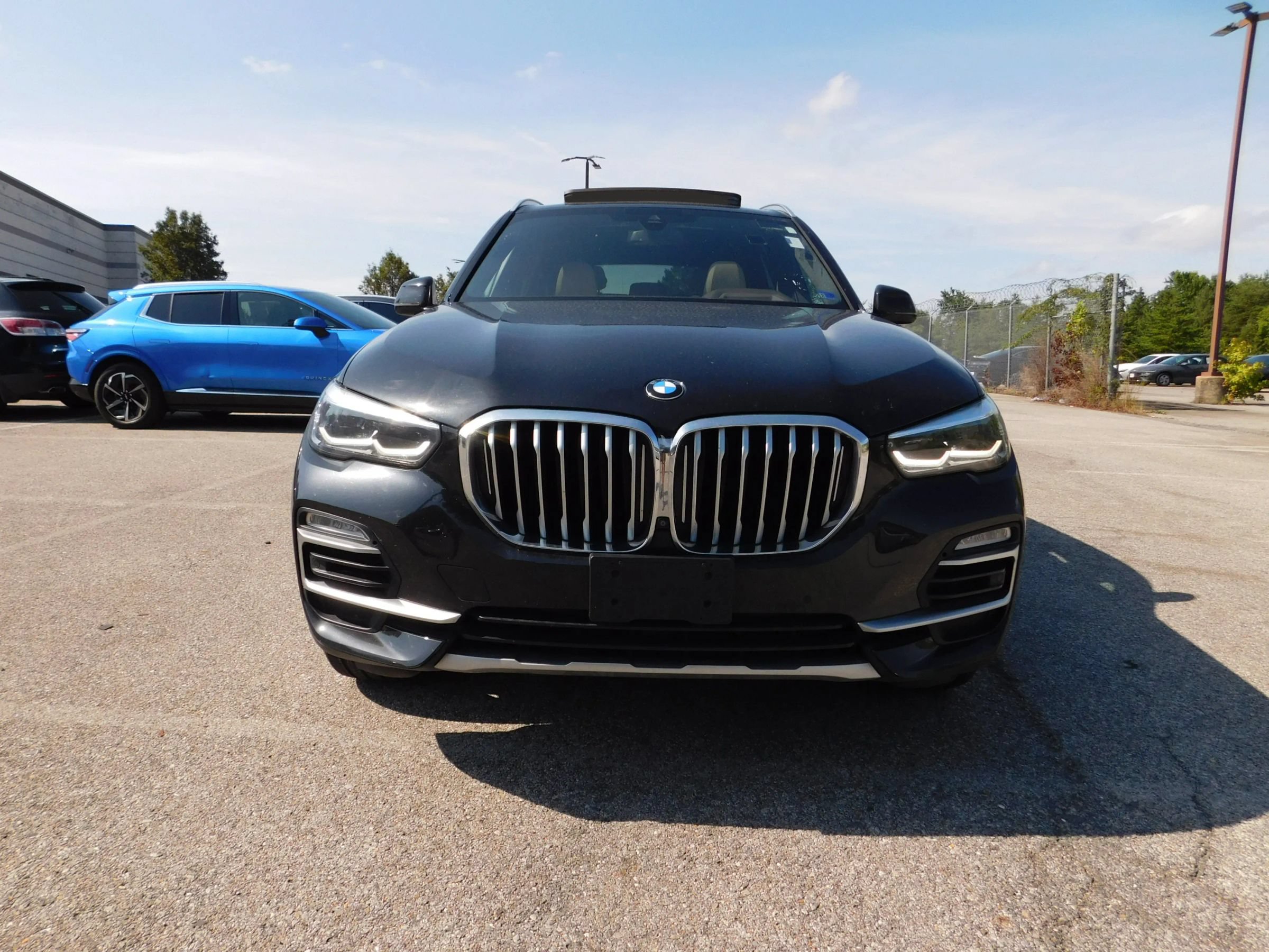 Used 2019 BMW X5 xDrive40i w/ Premium Package 2 AWD/4WD image 3