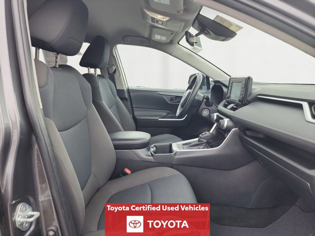 Certified 2022 Toyota RAV4 LE AWD/4WD image 17
