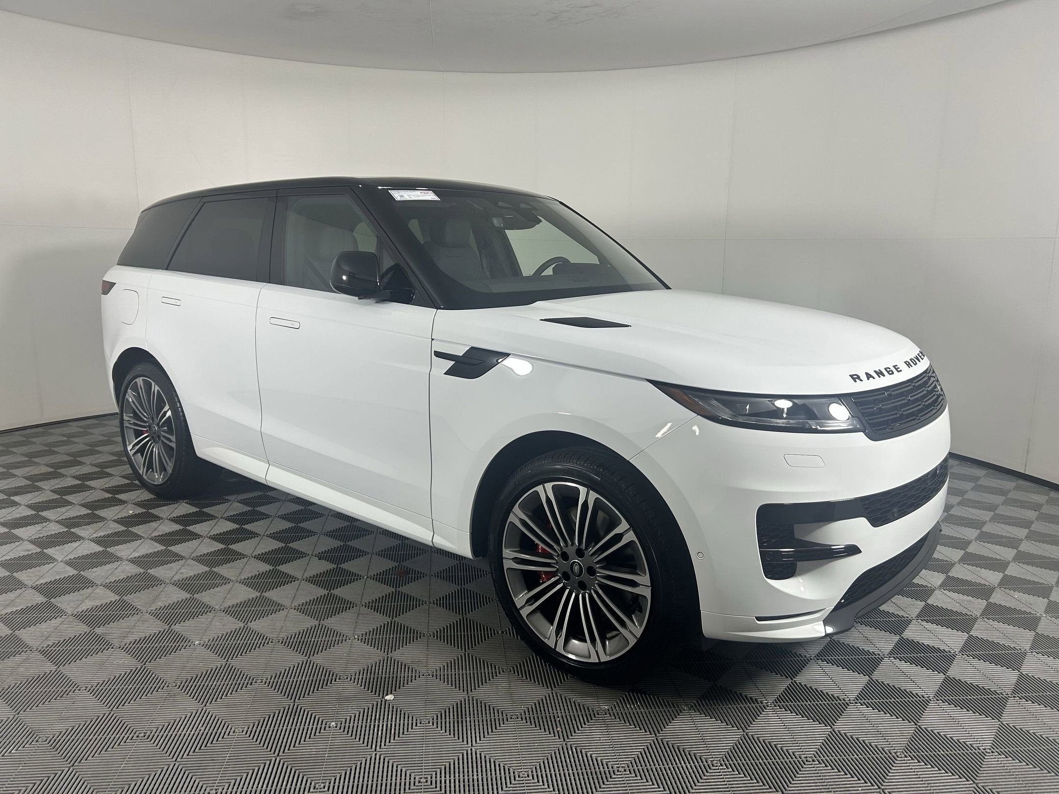 New 2025 Land Rover Range Rover Sport Dynamic SE image 5