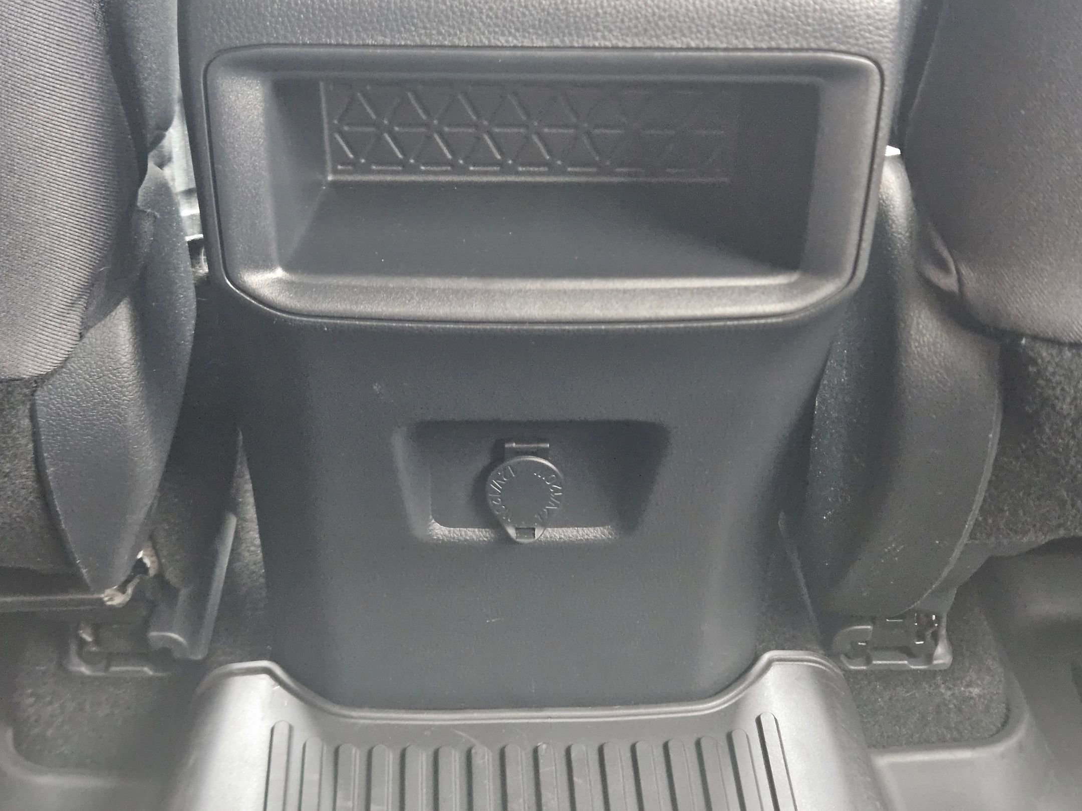 Used 2019 Toyota RAV4 LE w/ Carpet Mat Package image 27