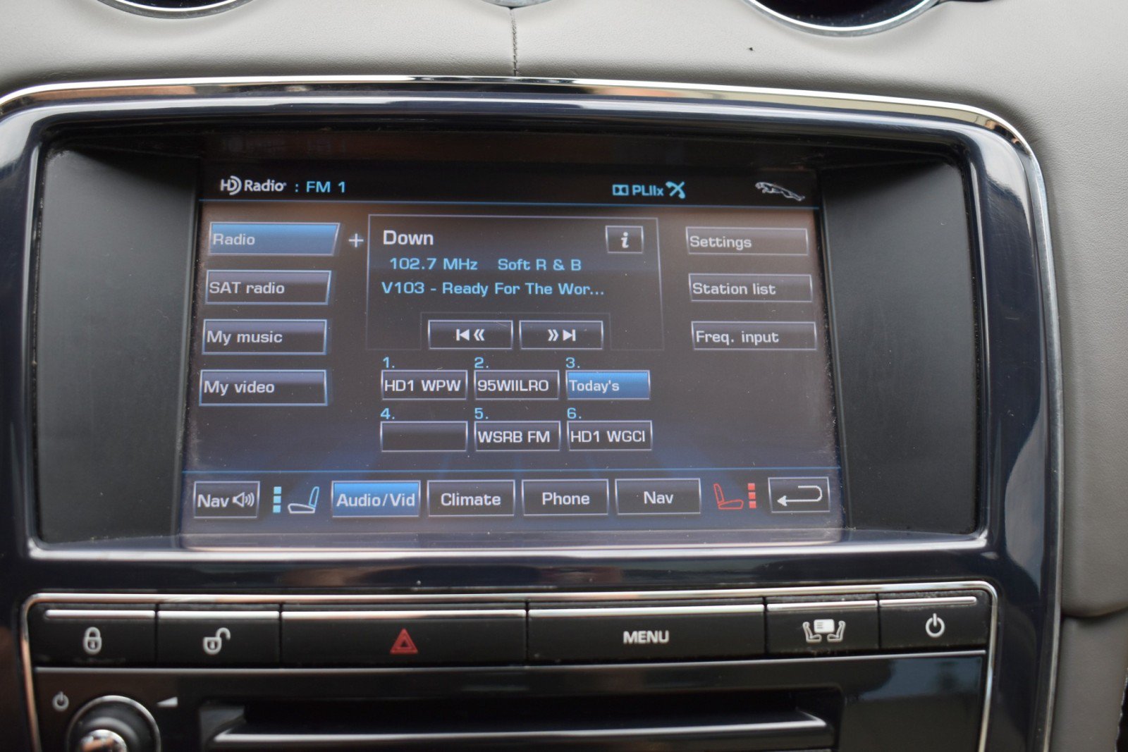 Used 2011 Jaguar XJ L RWD image 22