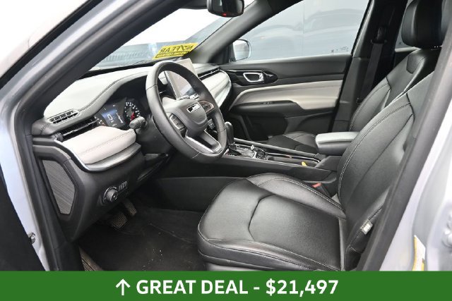 Used 2025 Jeep Compass Limited AWD/4WD image 17