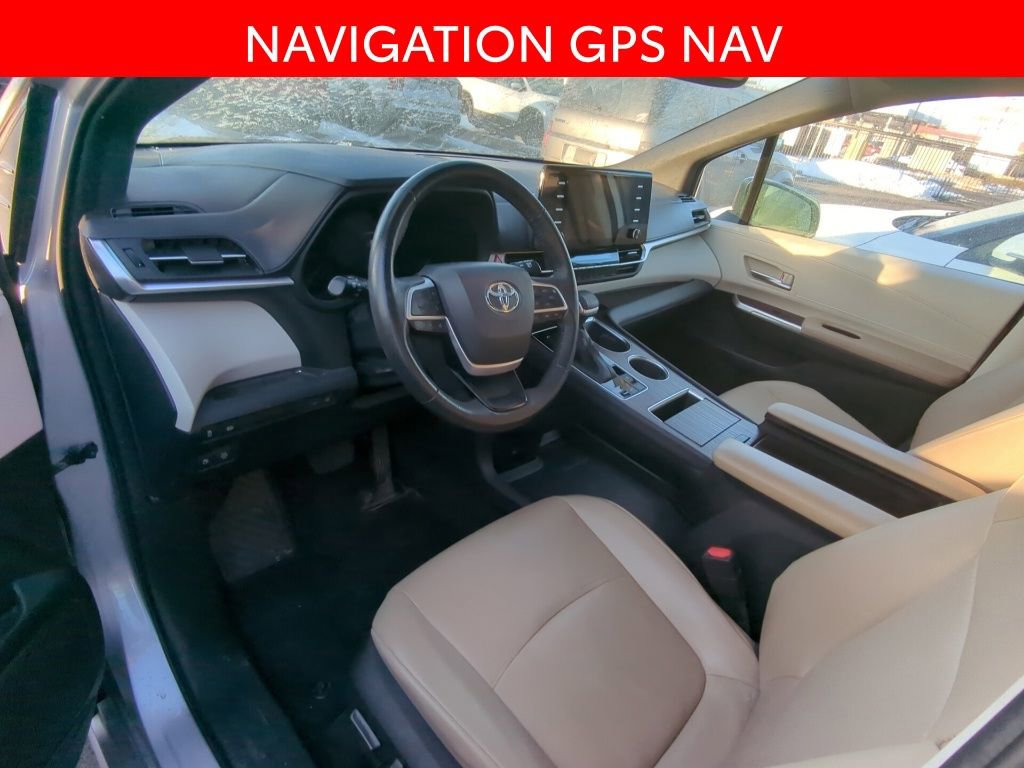 Used 2022 Toyota Sienna XLE image 7