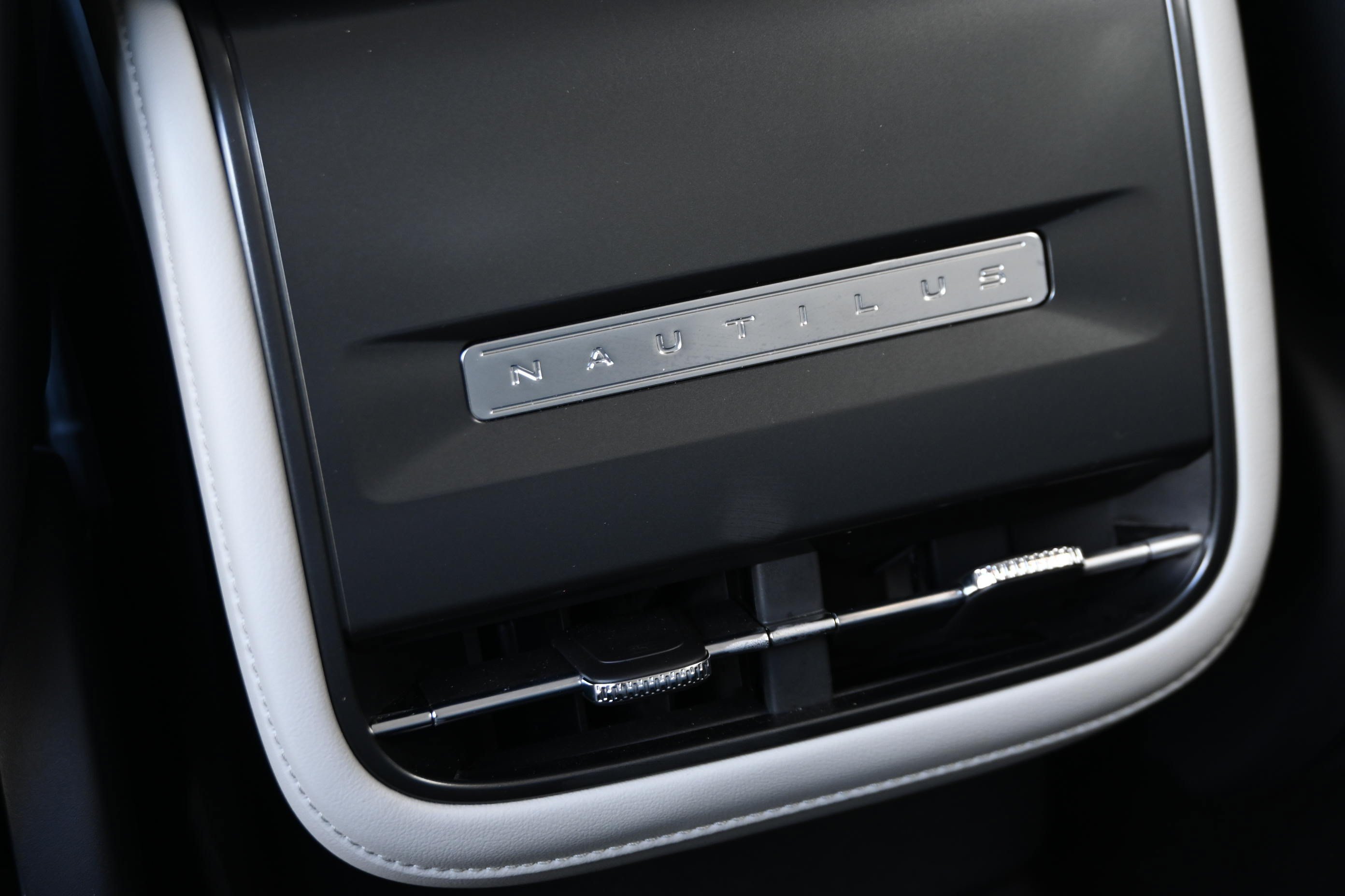 Used 2026 Lincoln Nautilus Premier AWD/4WD image 29