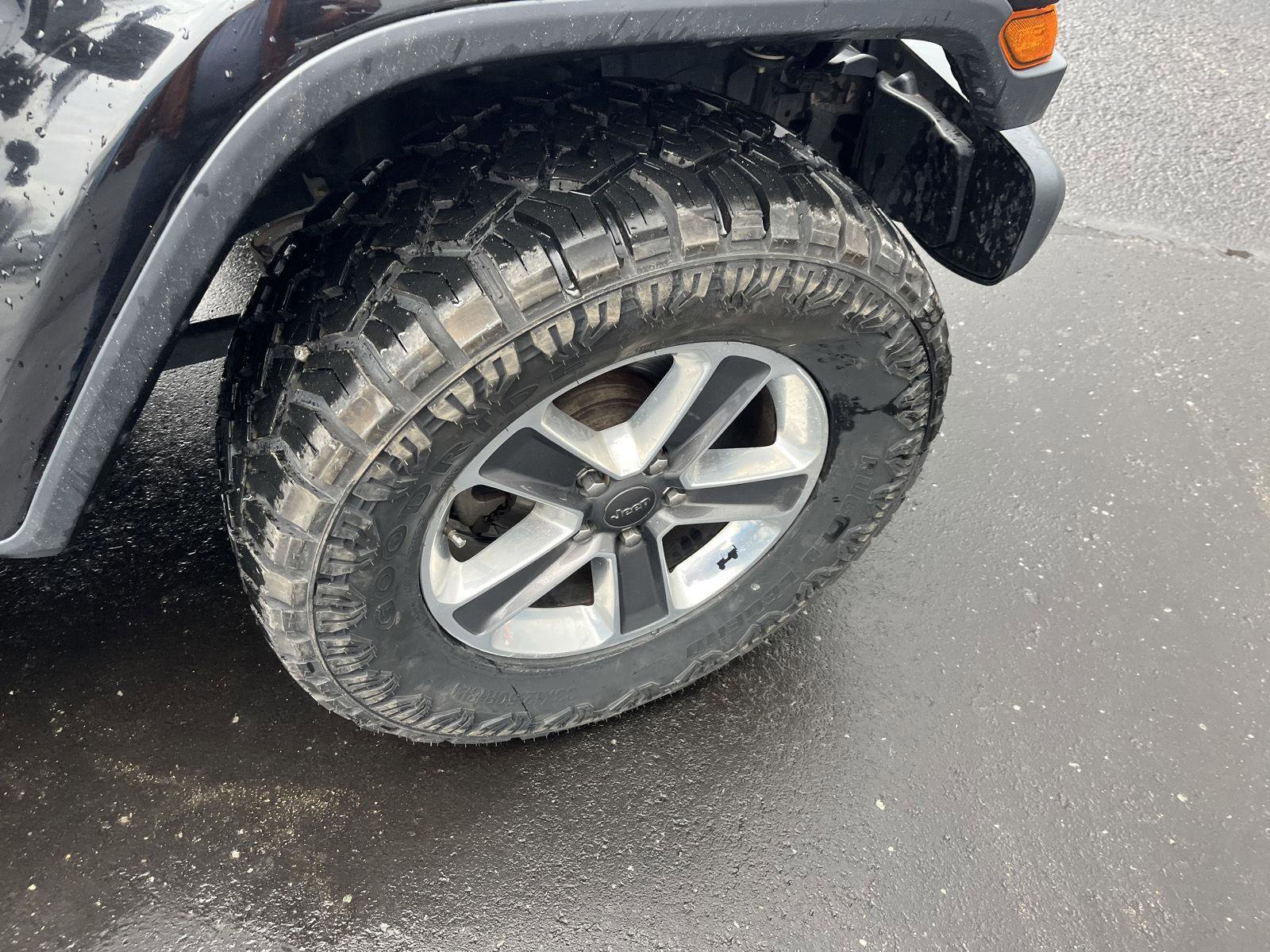 Used 2019 Jeep Wrangler Unlimited Sahara w/ Safety Group image 29