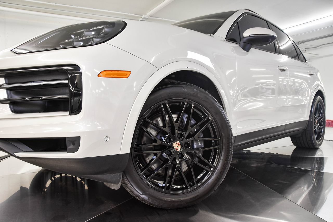 Certified 2025 Porsche Cayenne AWD/4WD image 11