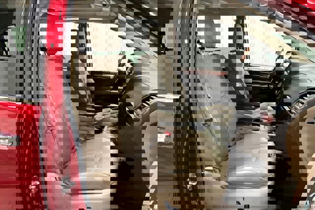 Used 2012 Chrysler Town & Country Limited w/ Luxury Group image 7