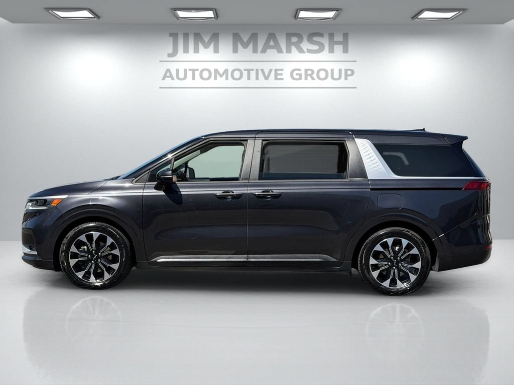 Used 2024 Kia Carnival EX FWD image 3
