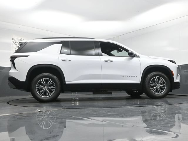 New 2027 Chevrolet Traverse LT w/ LPO, Floor Liner Package AWD/4WD image 32