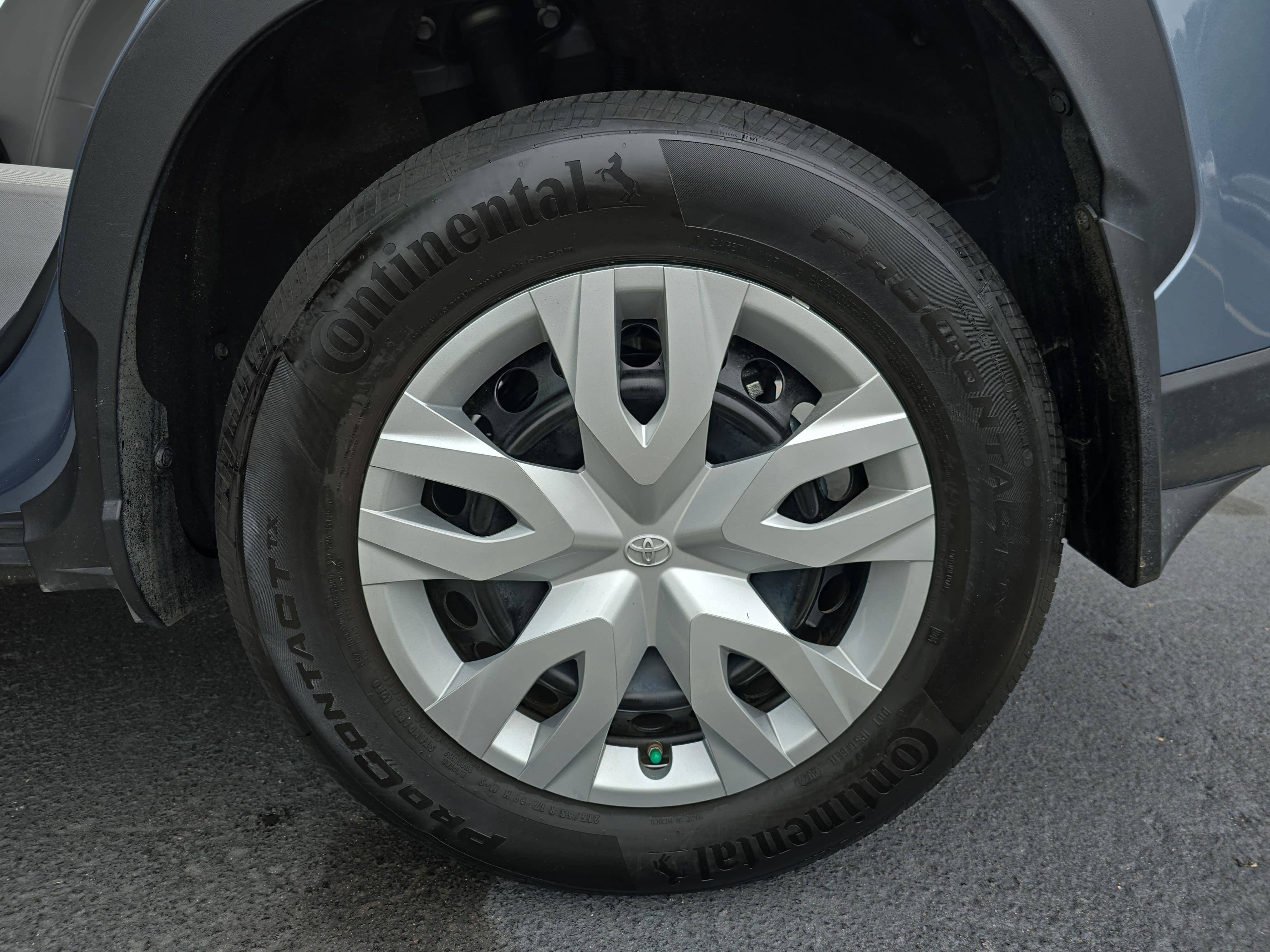 Used 2024 Toyota Corolla Cross L FWD image 30