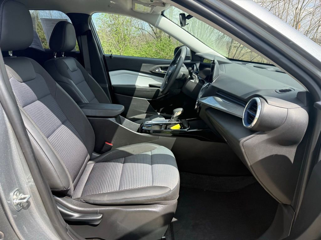 Used 2025 Chevrolet Trax LT image 20