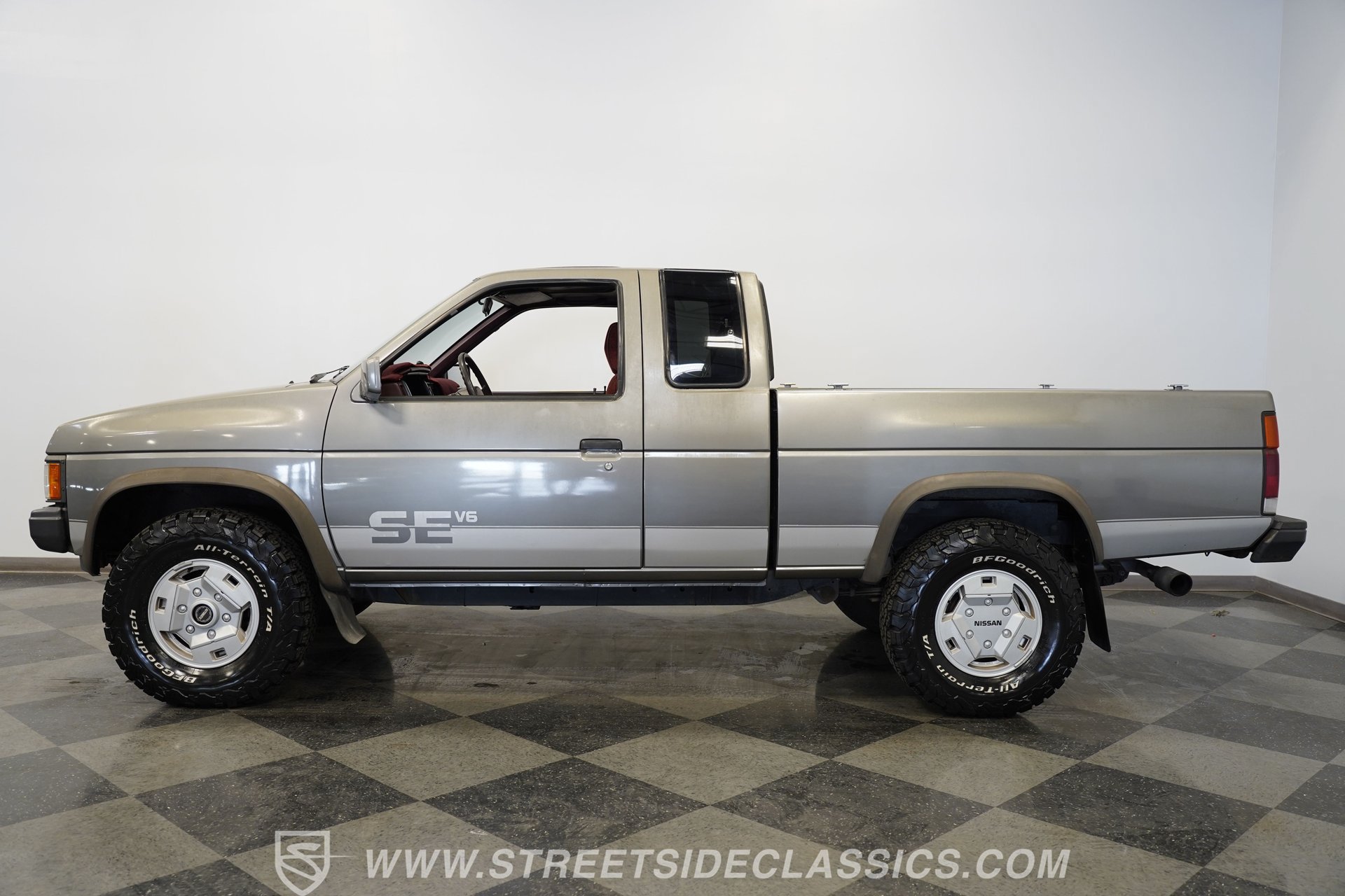 Used 1989 Nissan Pickup 4x4 King Cab V6 image 2