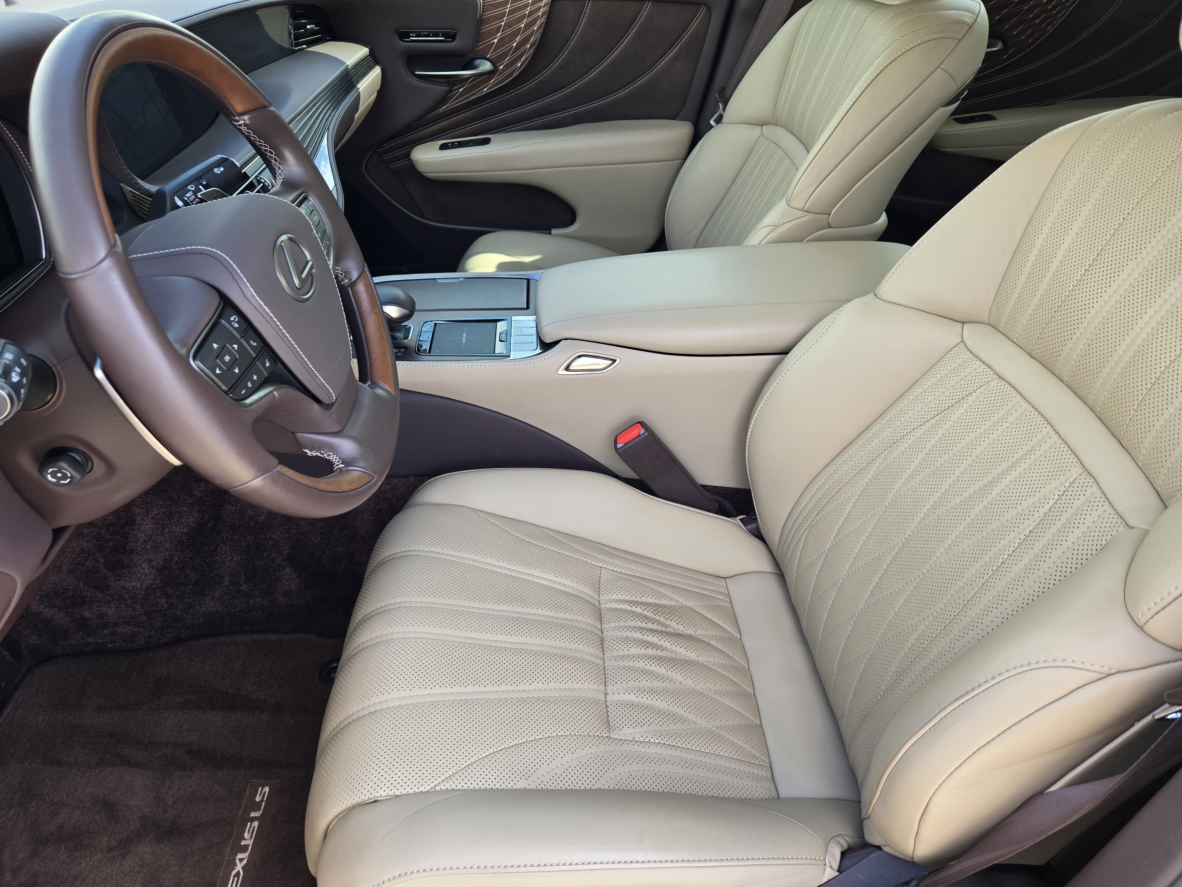 Used 2020 Lexus LS 500 w/ Interior Upgrade Package RWD image 19