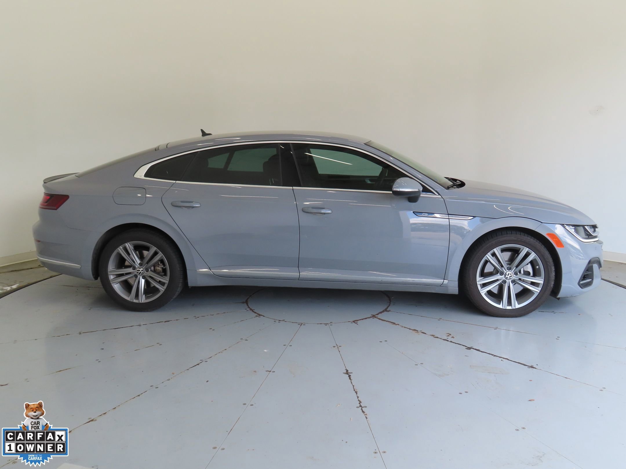 Used 2023 Volkswagen Arteon SE w/ Arteon MDO Package FWD image 2