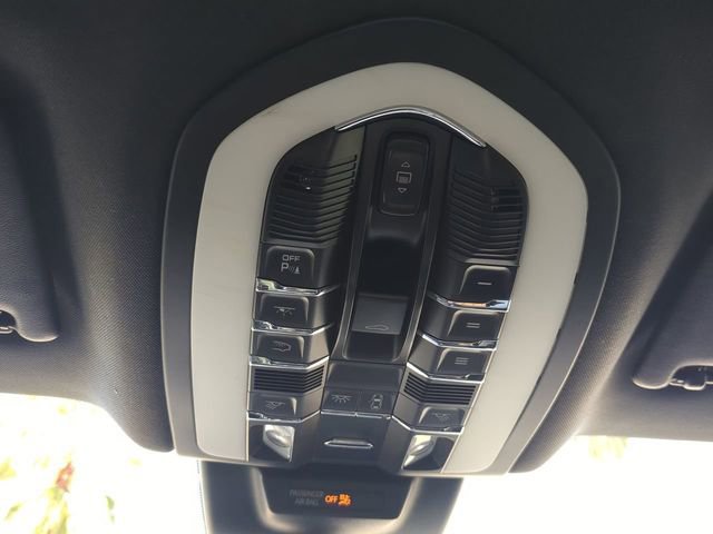 Used 2018 Porsche Macan image 25