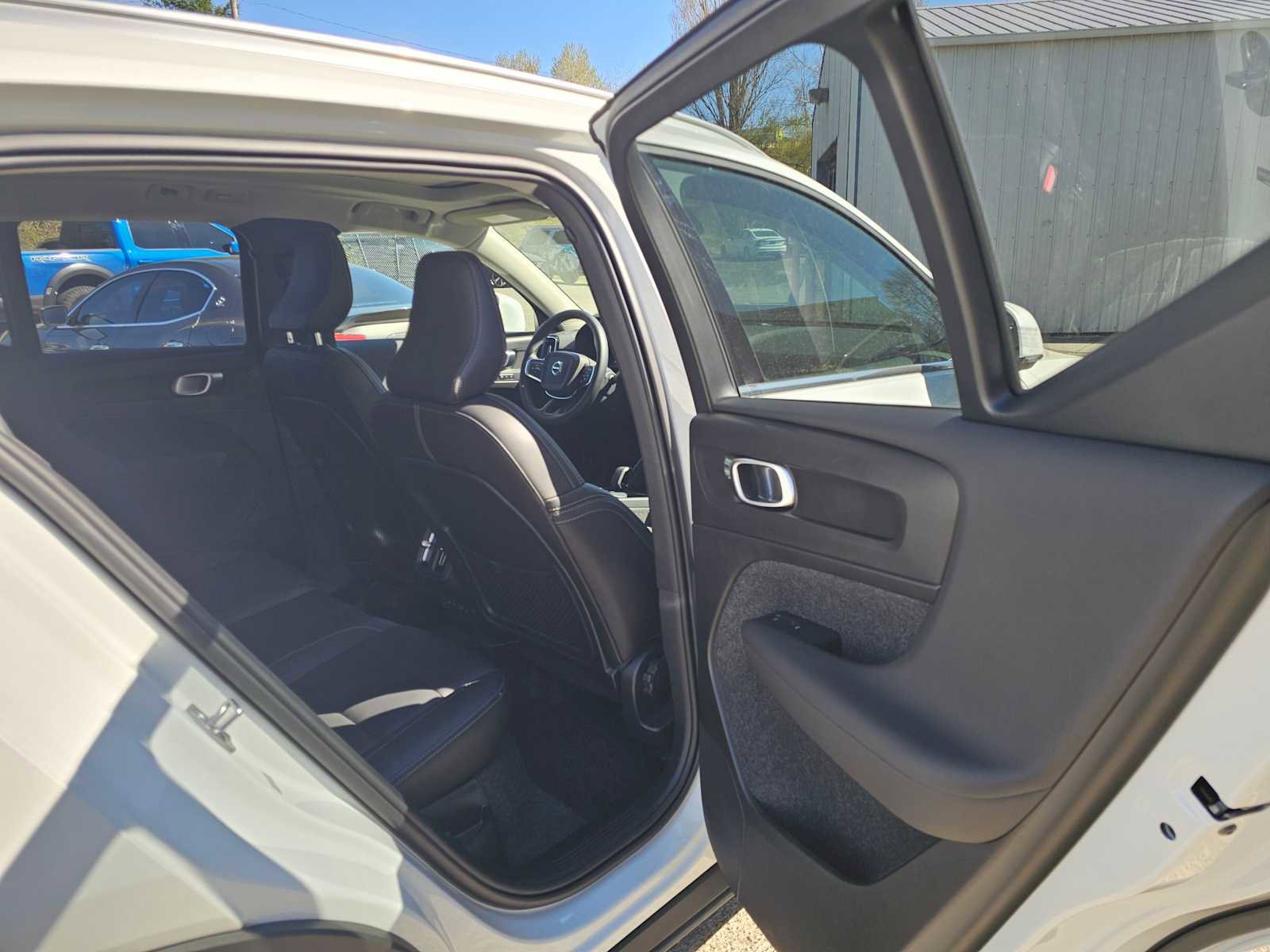 Used 2025 Volvo XC40 B5 Core w/ Climate Package AWD/4WD image 12