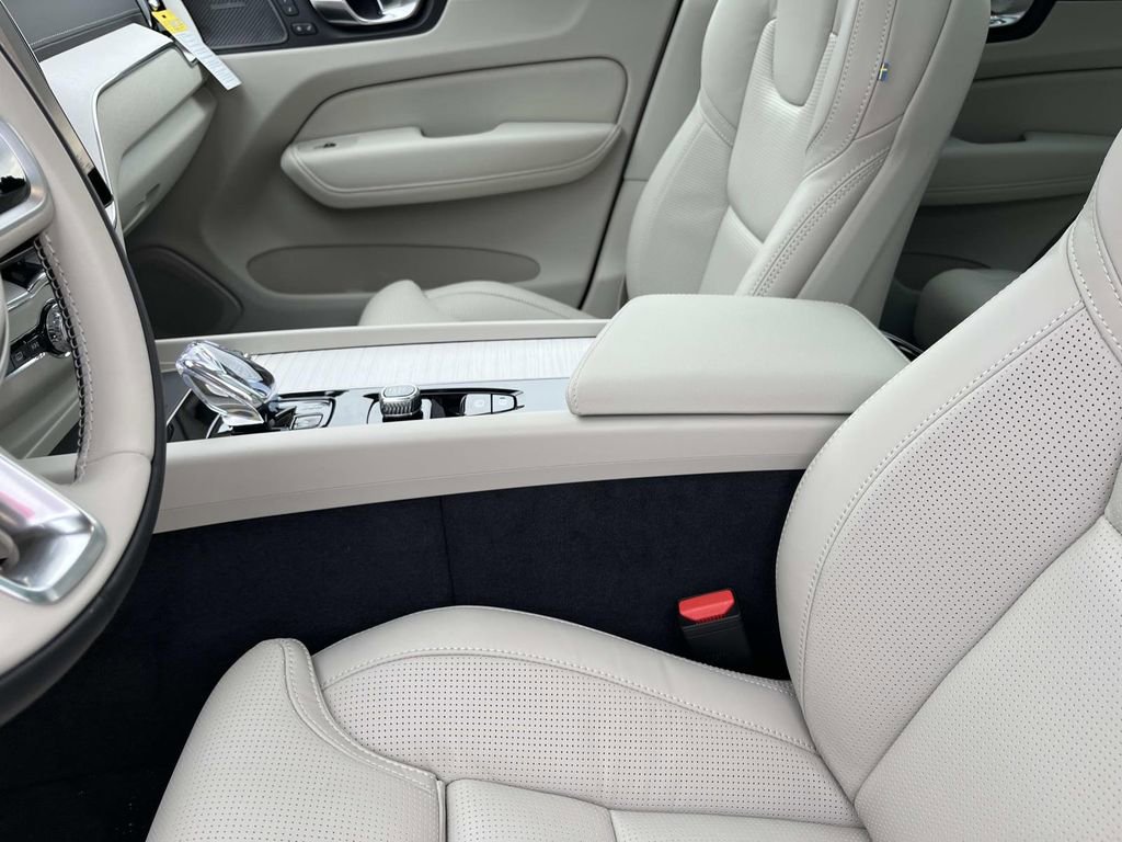 New 2026 Volvo XC60 B5 Ultra w/ Climate Package image 25